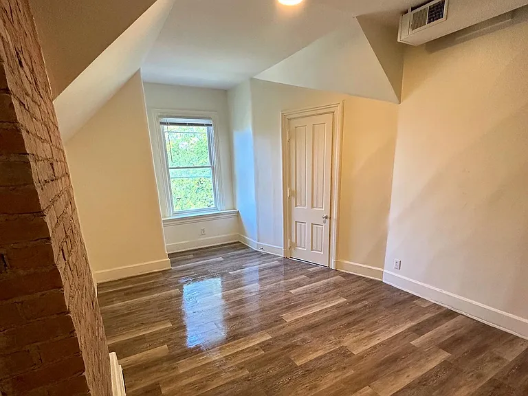 932 Summit Ave #7 — Photo 14