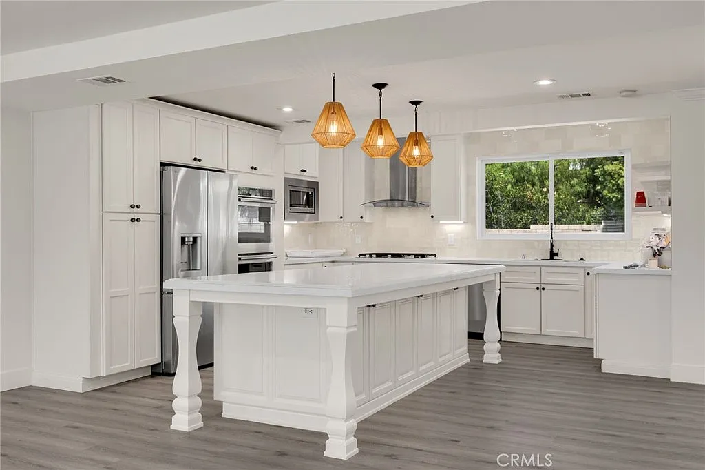 4 bed, 2.5 bath, 3189 sqft, $7,000 — Photo 4
