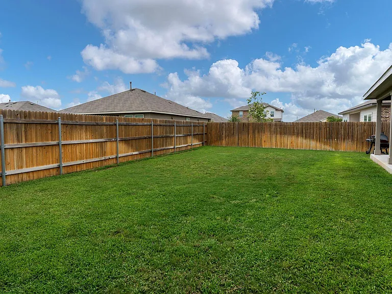1444 Acorn Wood — Photo 32