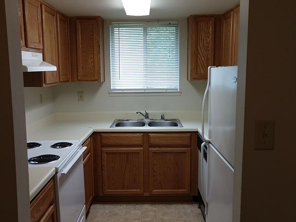 2nd image of 225 Chalmers Ct #3B-1