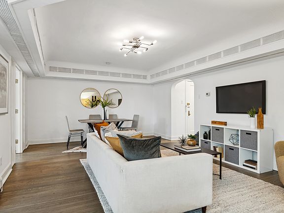 5th image of 3720 N Lake Shore Dr #1D