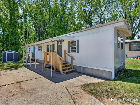 10604 Peachtree St, Plainwell, MI 49080