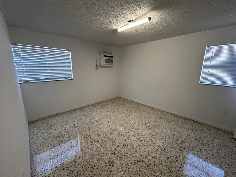142 SW 18th Ave #20 — Photo 5