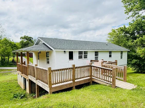 319 Circle St, Robbinsville, NC 28771