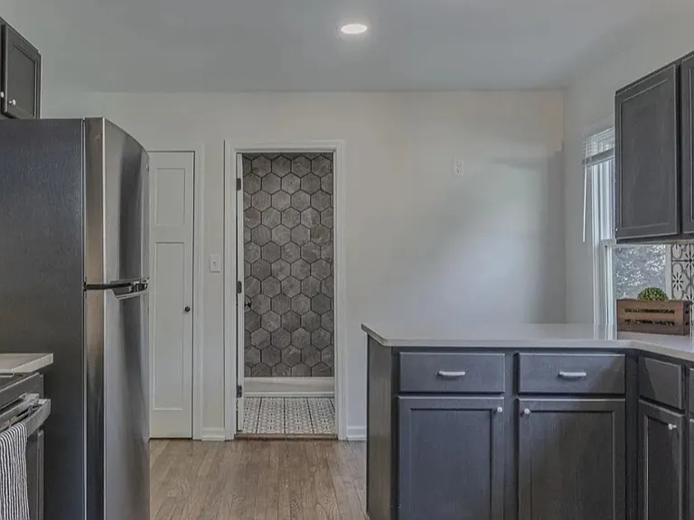 527 Bertrand St — Photo 12