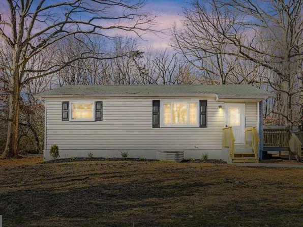 806 Cedar Ave, Essex, MD 21221