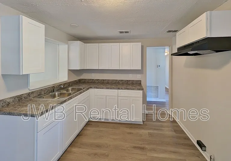2462 Quail Ave — Photo 3