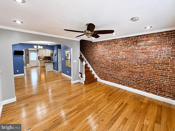 4th image of 358 Elrino St