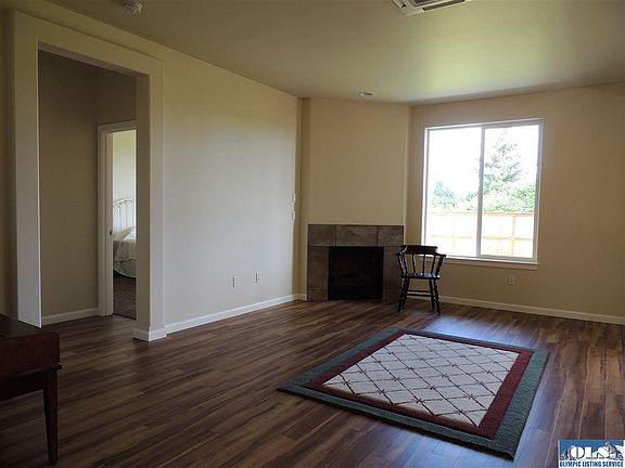 3rd image of 130 E Lobelia Dr
