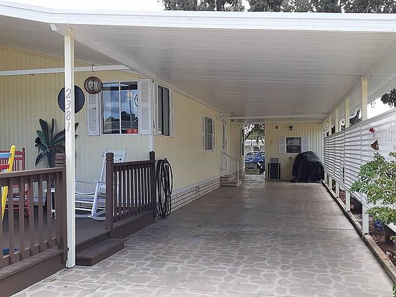 3rd image of 2381 Lakeside Dr