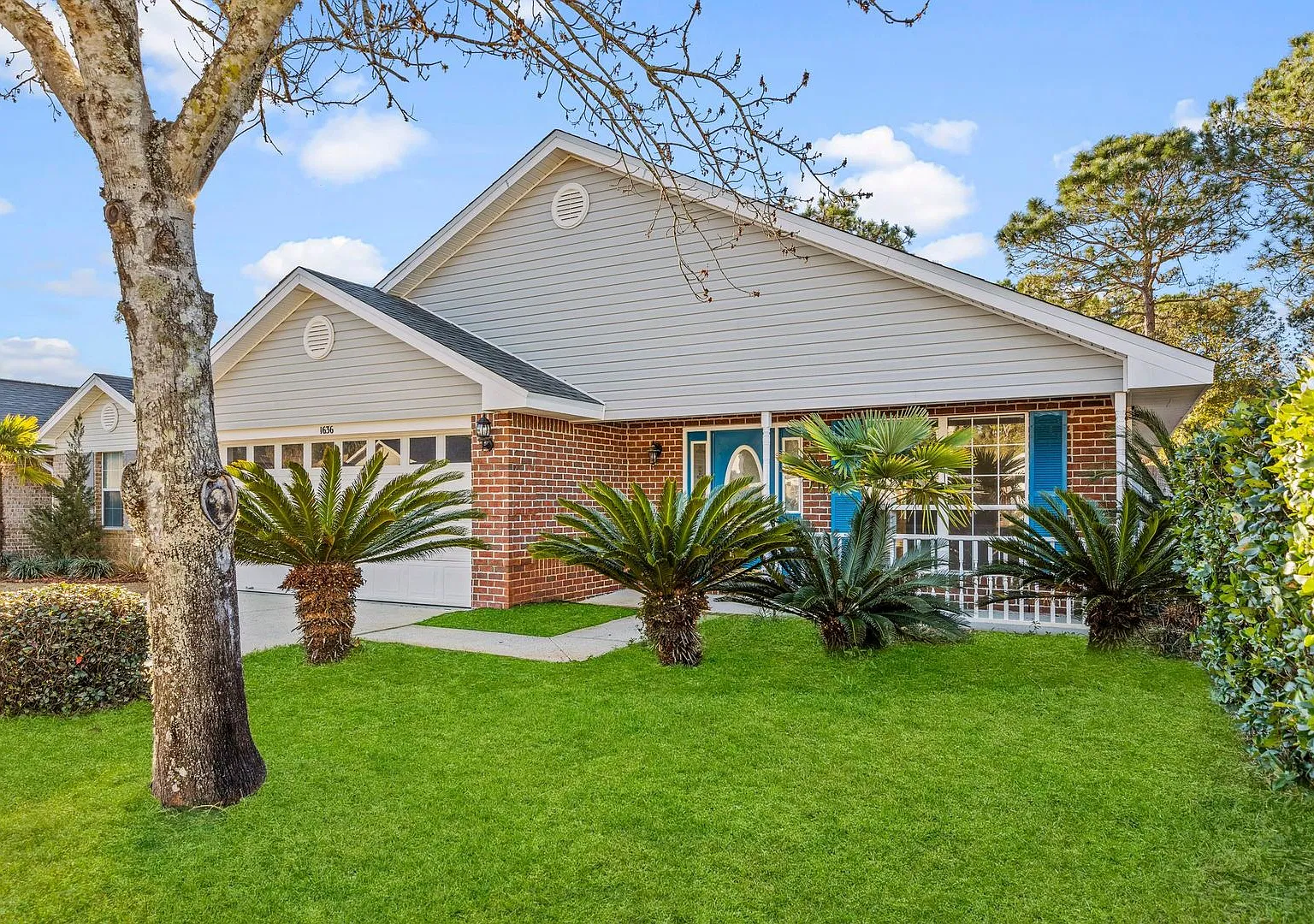 Charming 3-Bedroom Home with Florida Room & Fenced Backyard in Fort Walton Beach! — Photo 1