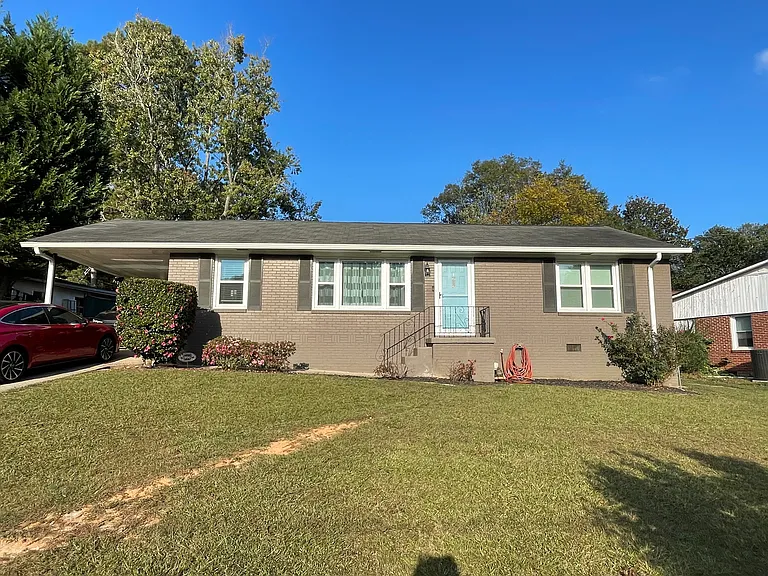 633 Green Acres Rd SE — Photo 4