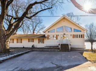 23985 Great River Rd, Le Claire, IA 52753