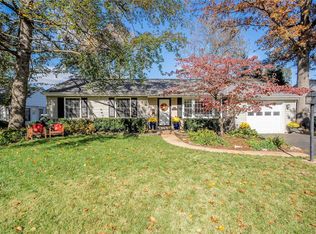 871 Warwick Ln, Saint Louis, MO