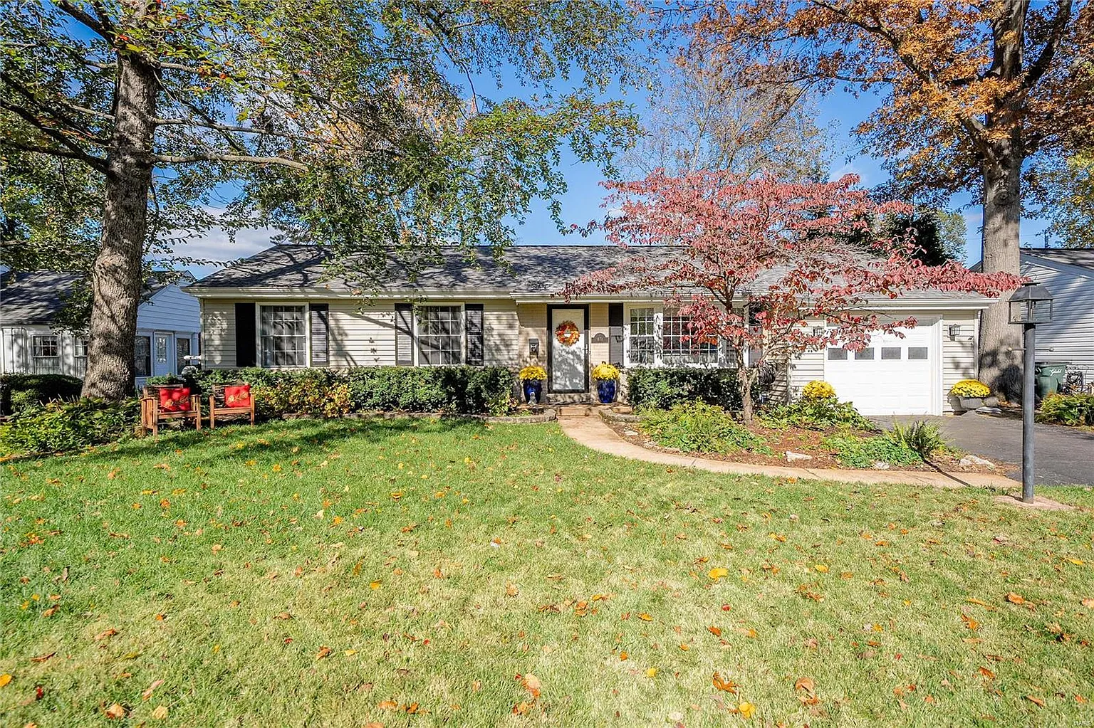 871 Warwick Ln photo 1