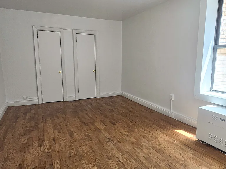 731 Gerard Ave #4F — Photo 4