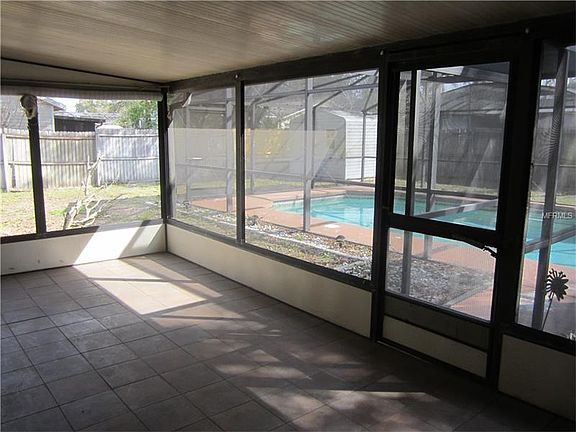 4th image of 2533 Oak Hollow Dr