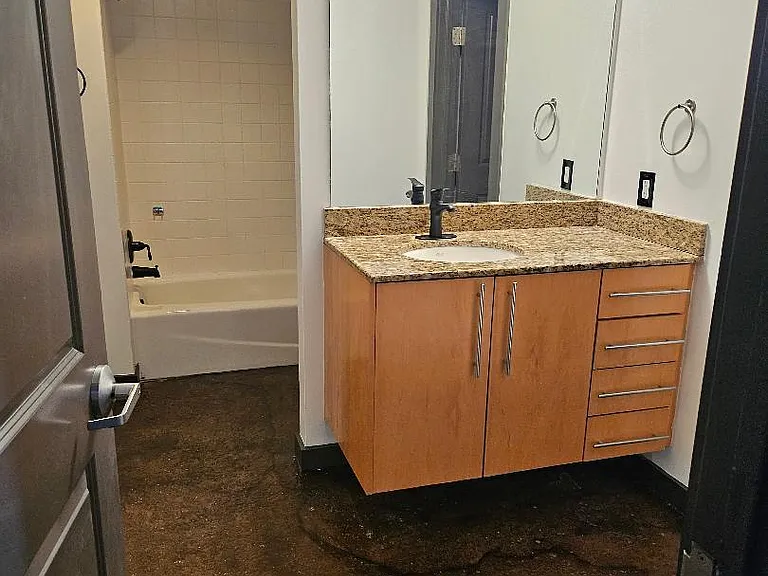 329 E Colorado Blvd #203 — Photo 11