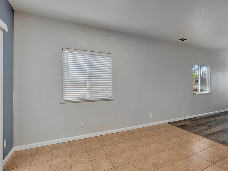 1061 Vermont Ave — Photo 13
