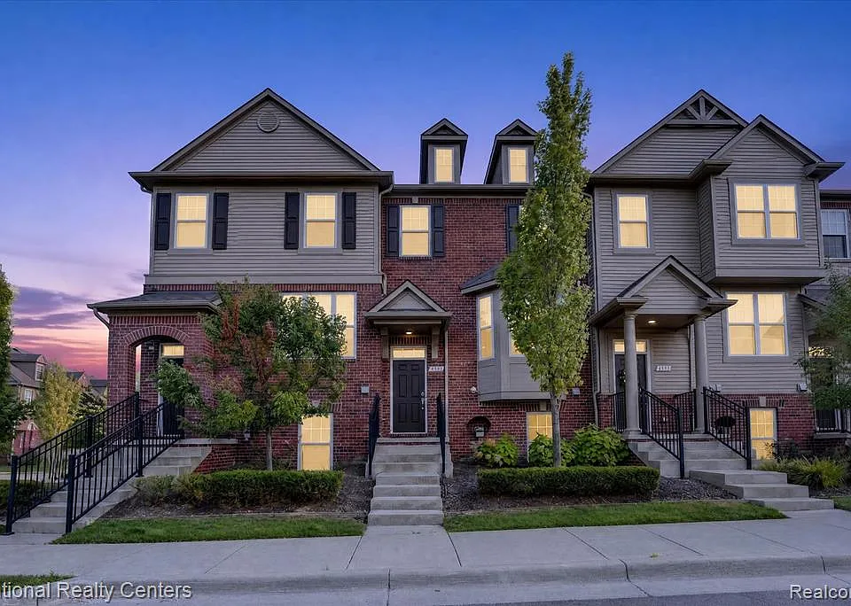 330 Glenhurst Blvd