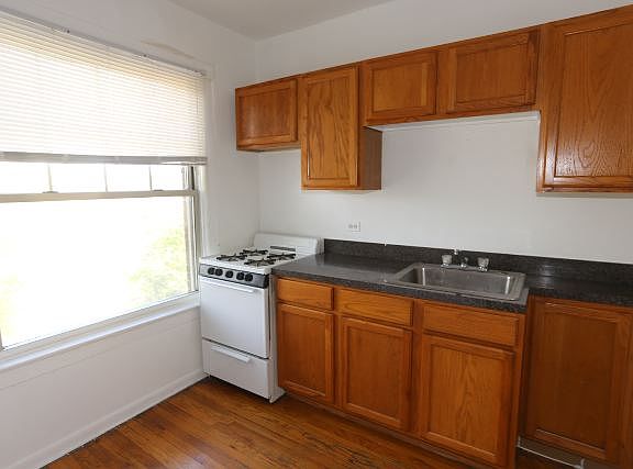 2nd image of 3267 W Wrightwood Ave #Ua3z
