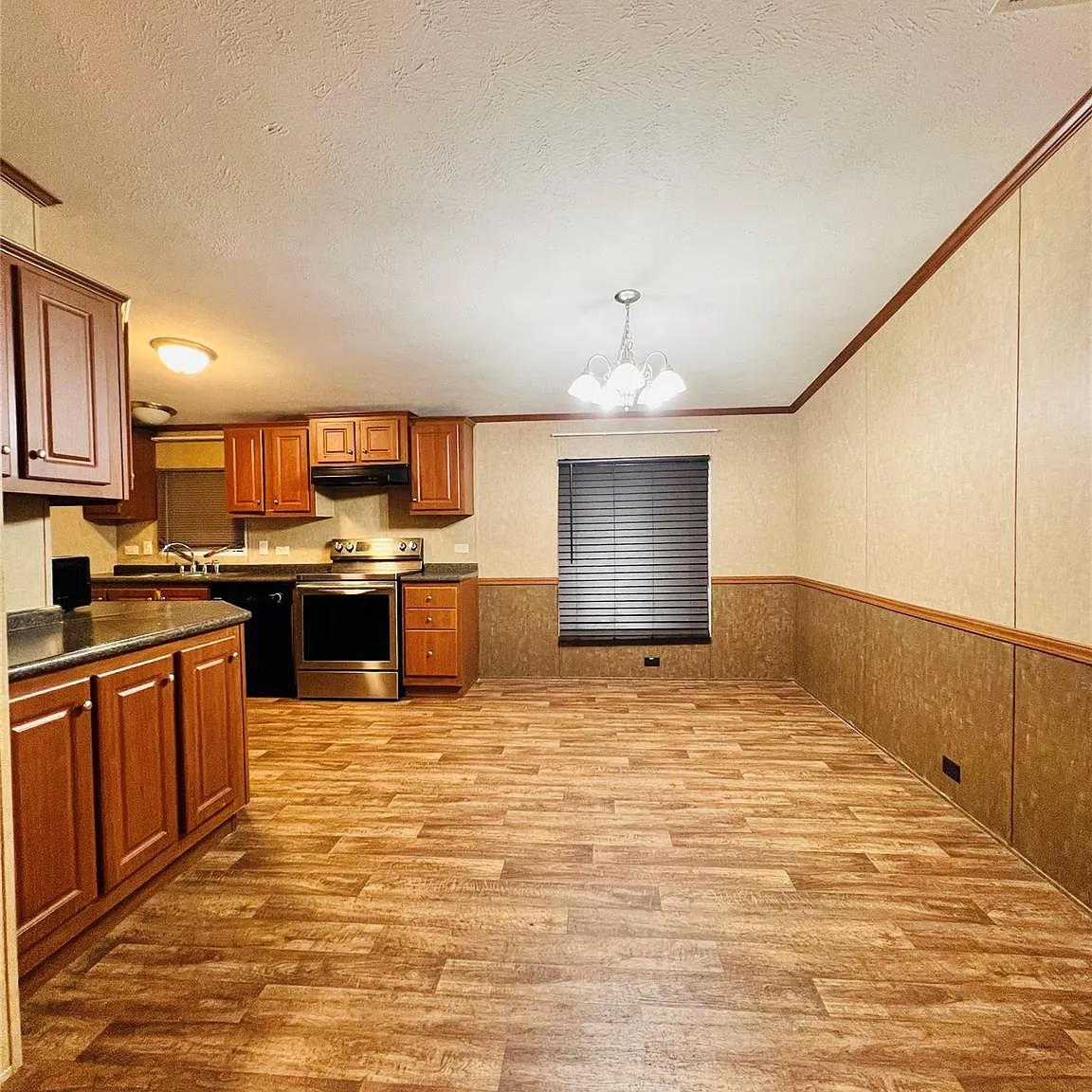 3 bed, 2.0 bath, 1372 sqft, $1,600 — Photo 4