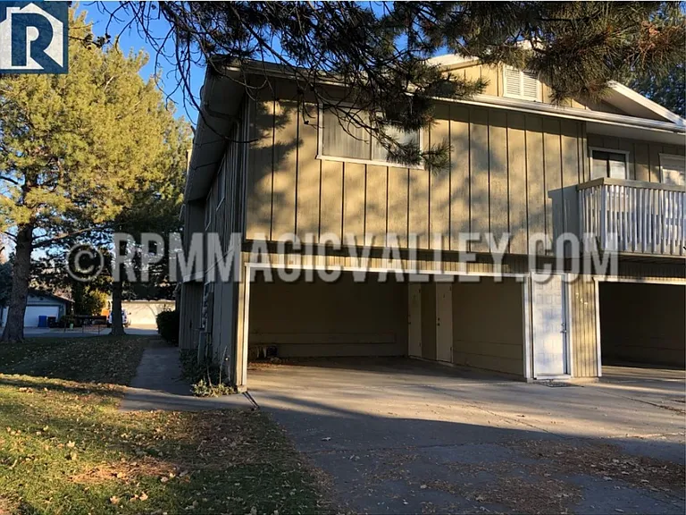 747 Meadows Dr #2 — Photo 1