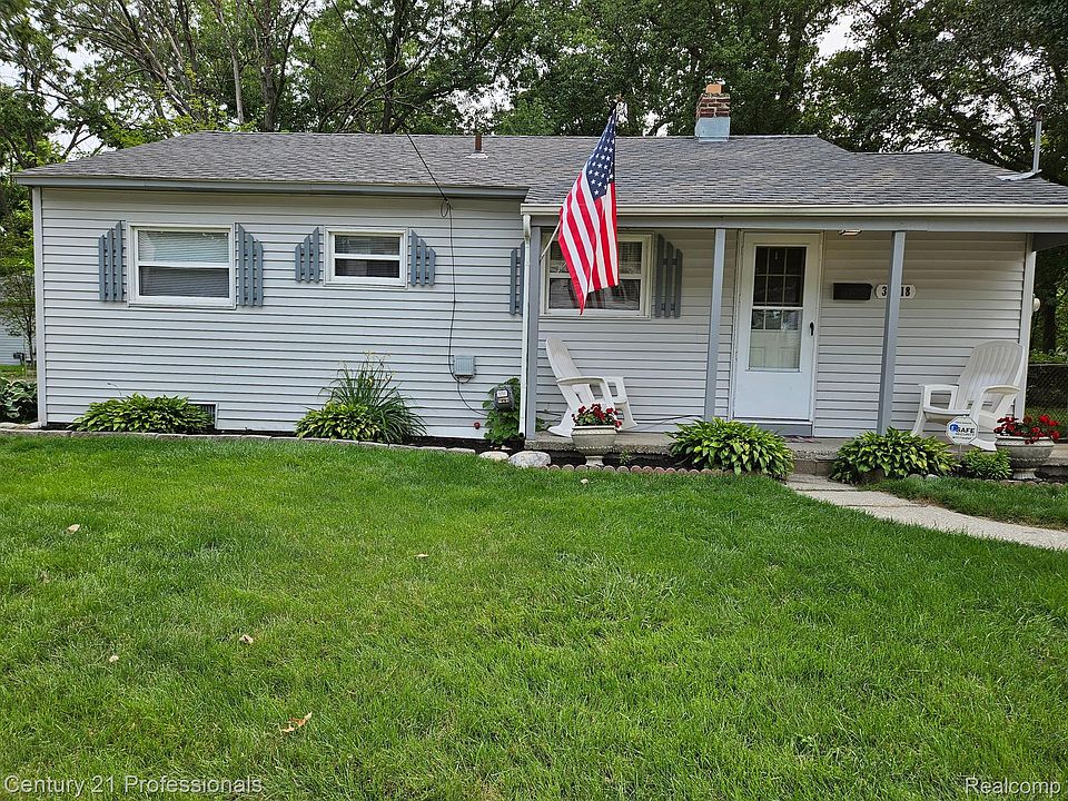 1st image of 32618 Montmorency St