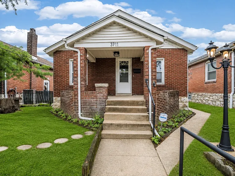 3711 Oak Hill Ave — Photo 1