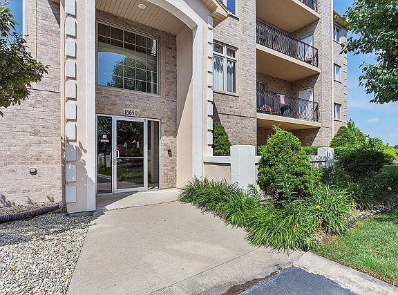 3rd image of 18650 Pine Lake Dr APT 1C