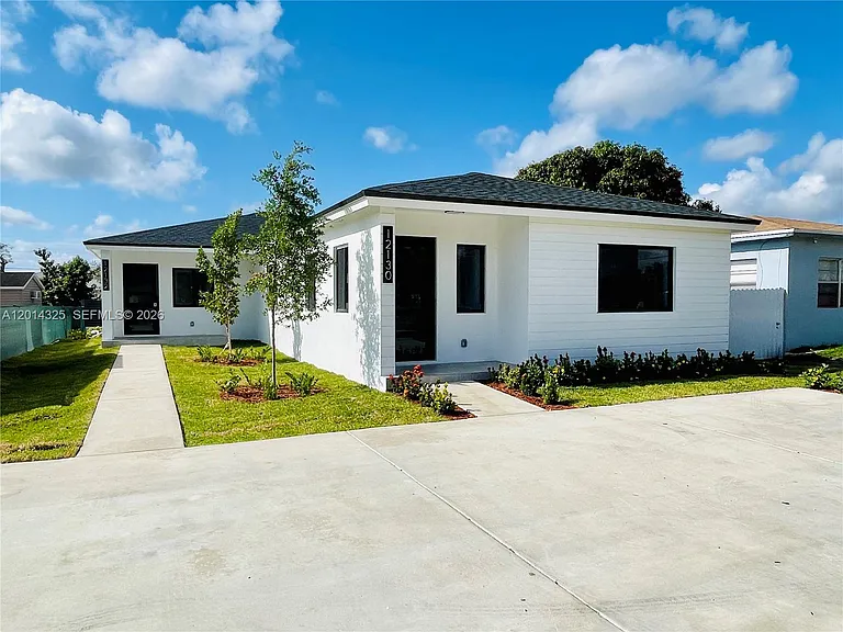 12132 SW 218th St — Photo 10