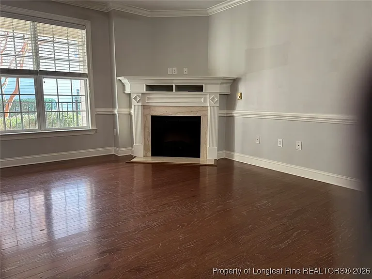 381 Gallery Dr #201 — Photo 3