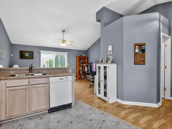 404 John Sutherland Dr, Nicholasville, KY 40356