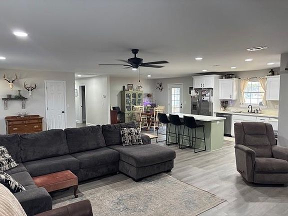 5th image of 517 Lazy Ln