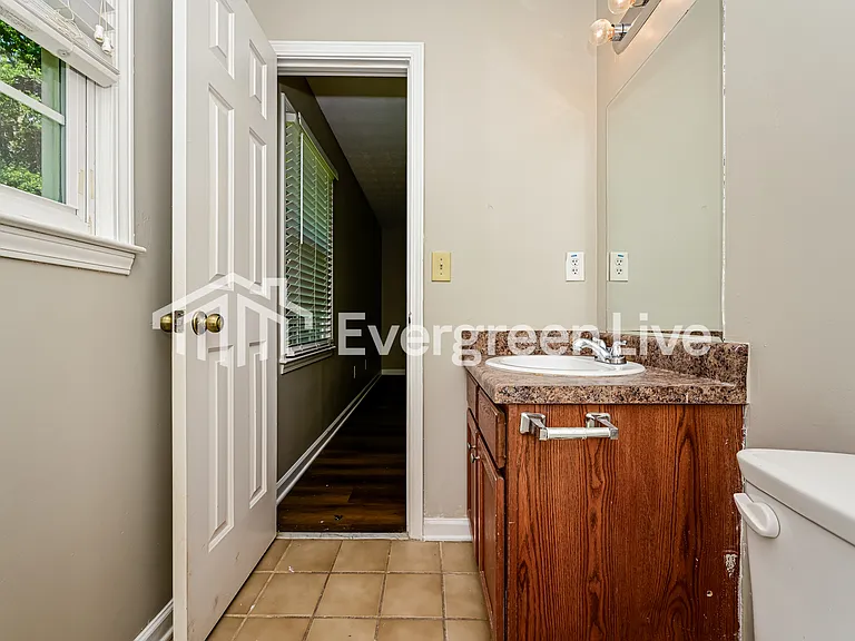 4312 Derbyshire Trce SE — Photo 9