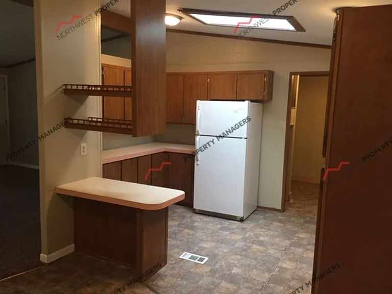 2495 NE Kresky Ave — Photo 5