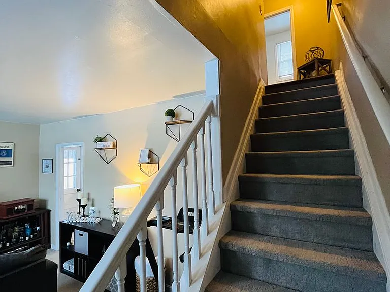 Beautifully Remodeled 2BR home in great neighborhood (Guilderland Schools) — Photo 12