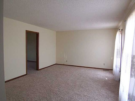 3rd image of 1607 Cottonwood Dr