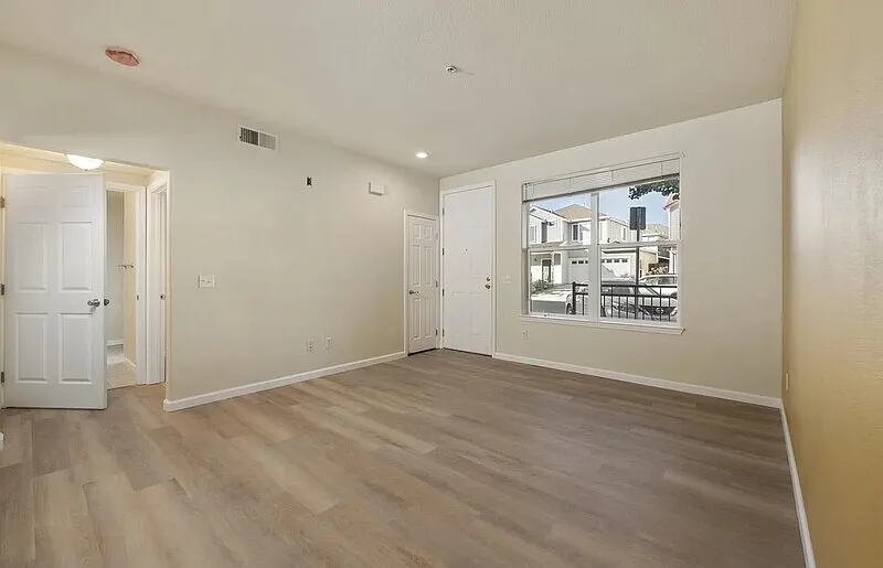 2 bed, 2.0 bath, 972 sqft, $1,790 — Photo 4