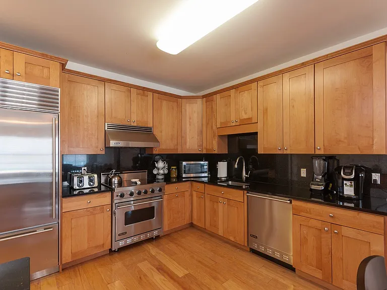 20 Avenue At Port Imperial #324 — Photo 5