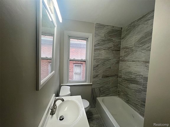 4th image of 3020 Clements St
