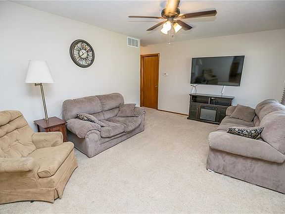 3rd image of 478 Holly Dr