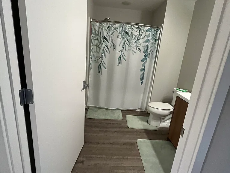 Makati Cir — Photo 4