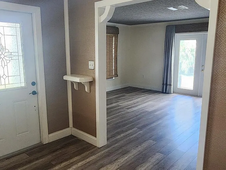 570 Capri Rd — Photo 12