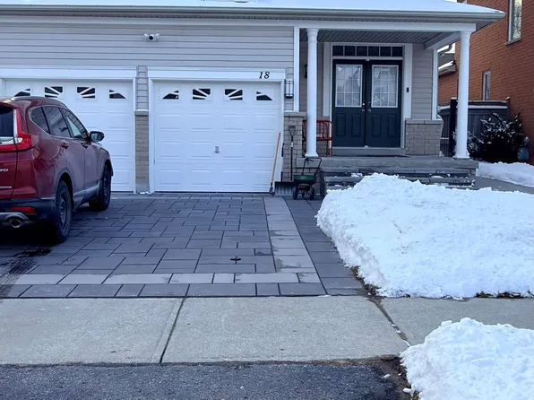 18 Lighthouse St #Basement, Whitby, ON L1N 9N6