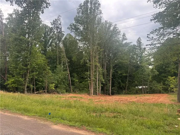 1526 Harvest Dr, Winston Salem, NC 27101