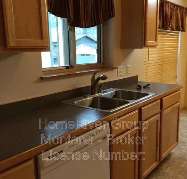 516 Connor Ct — Photo 3