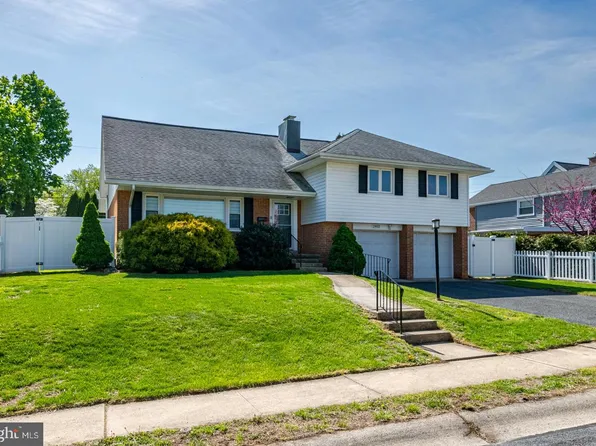 2402 Bell Dr, Reading, PA 19609