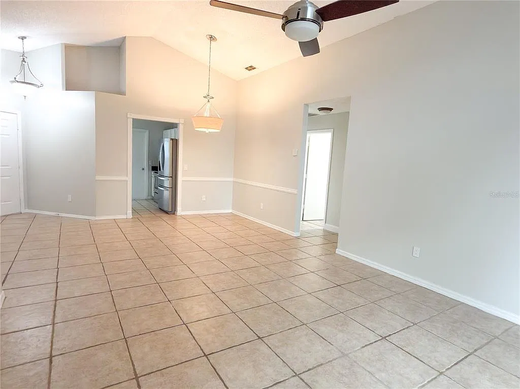 3 bed, 2.0 bath, 1243 sqft, $2,300 — Photo 4