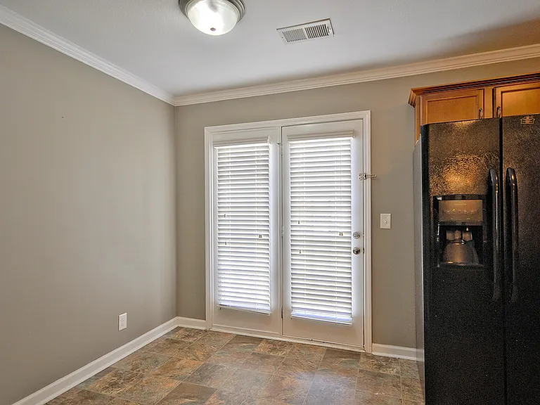 325 Sam Houston Cir — Photo 13